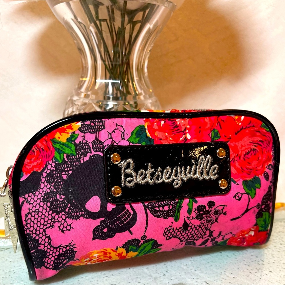 New Betsey Johnson Cosmetic/Accessory Case - Picture 1 of 12
